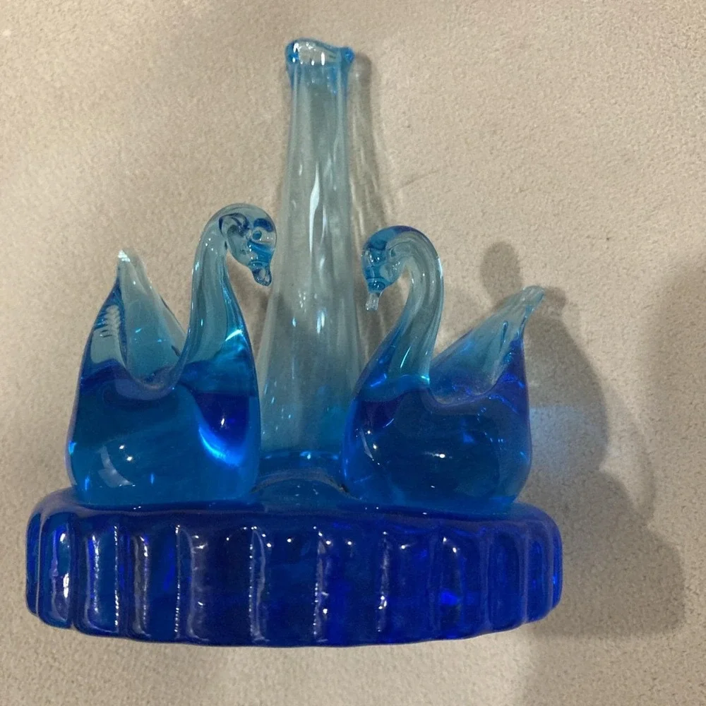 Vintage 1987 Ozark Art Studios Cobalt Blue Swan Bud Vase - Signed‎